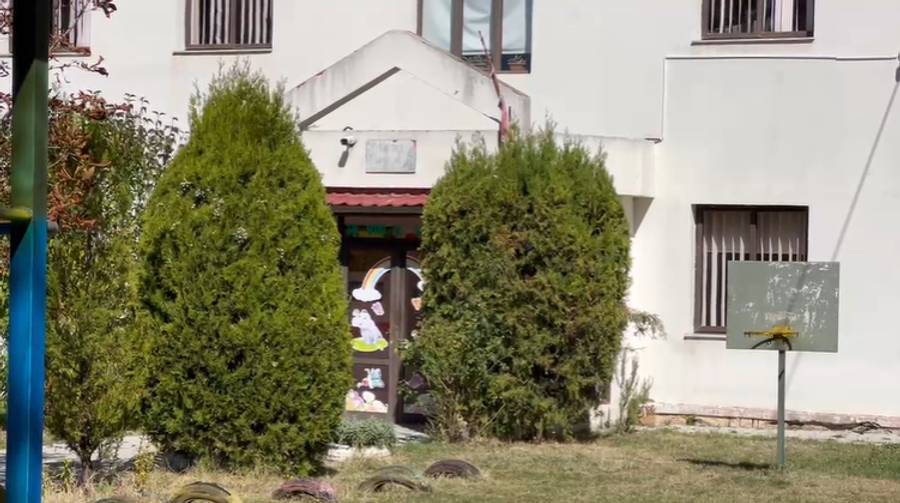 Thellohet skandali në kopshtin e Korçës, me simptoma helmimi dhe fëmijë të tjerë​