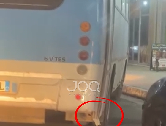 “Ja si hidhen mbeturinat në mes të rrugës”/ Autobusi i linjës Kamëz–Çerkezë denoncohet edhe për lëvizje pa drita