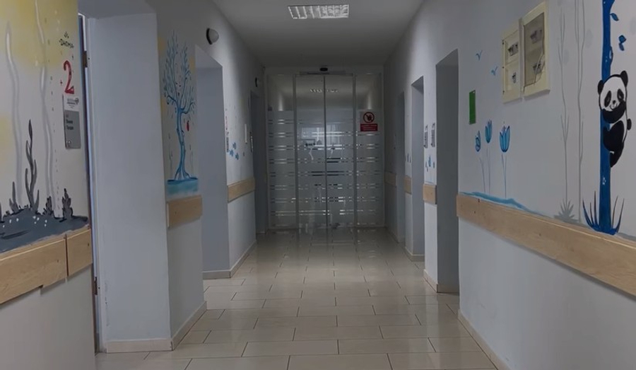 Skandali i helmimit të 11 fëmijëve/ Dëshmia e prindit: Kopshti sapo ishte dezinfektuar, enët mund të kenë qenë të palara 