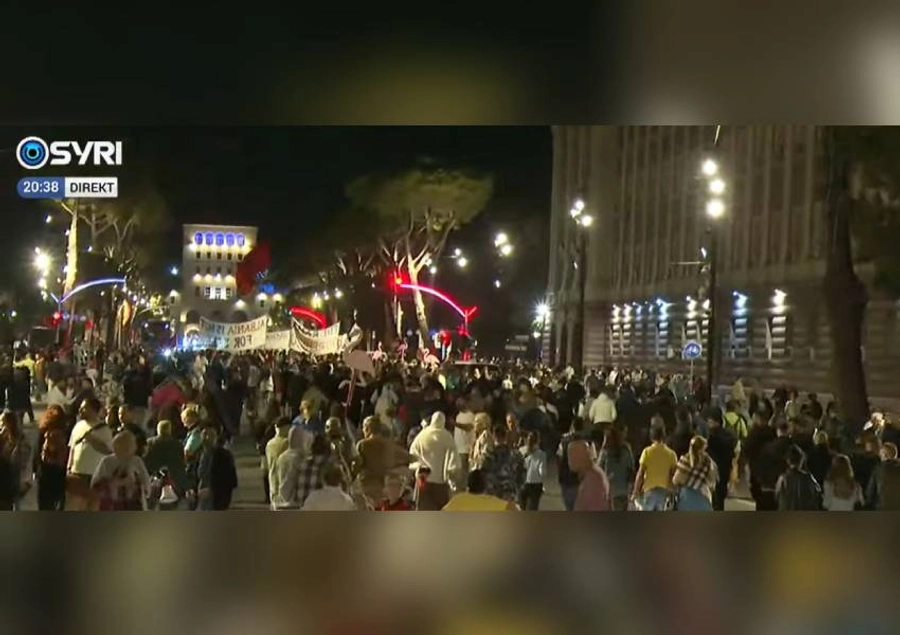 ‘Rama, jep dorëheqjen!’/ Protesta e 127-të, studentët drejtojnë marshimin drejt ‘Qyteti Studenti’ 