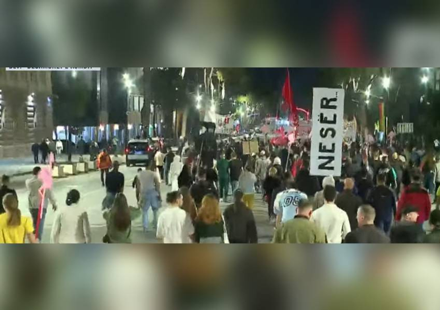 ‘Rama, jep dorëheqjen!’/ Përfundon protesta e 127-të qytetare, protestuesit: Nesër më shumë