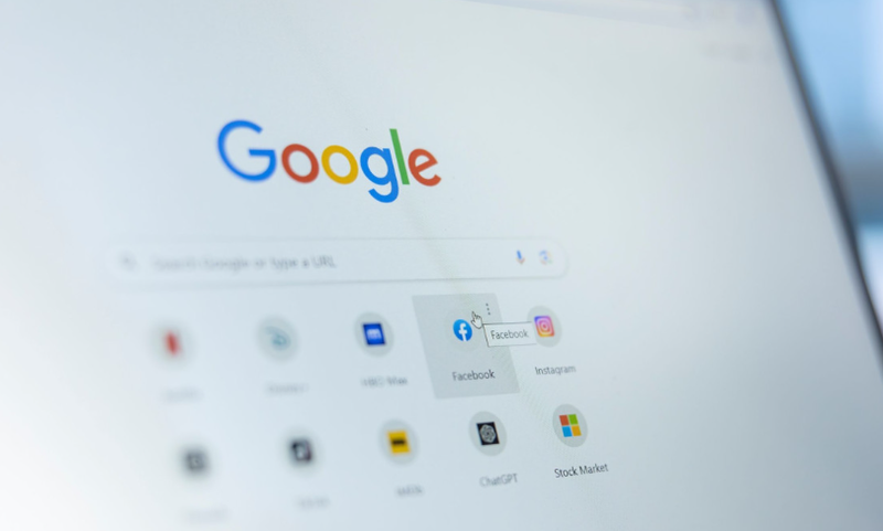 Google shpall “luftë” ndaj profileve të rreme dhe përmbajtjeve me AI, ja çfarë ndryshon në kërkime