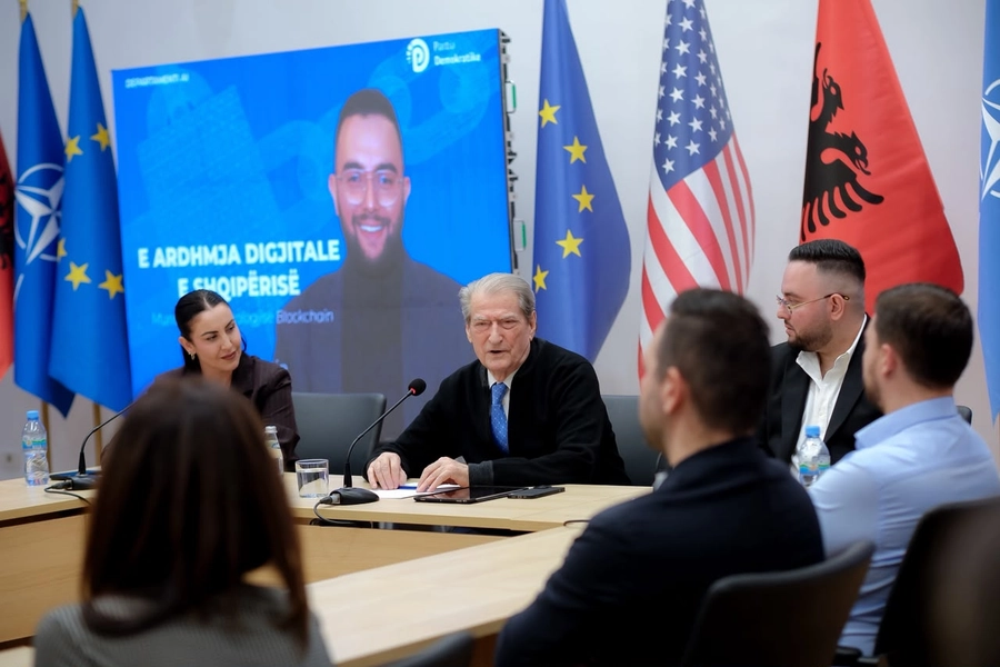 Berisha: AKSHI u kthye në qendrën e tenderave sekretë, ‘balozi i zi’ i Ramës mori në dorë qindra milionë euro të taksapaguesve