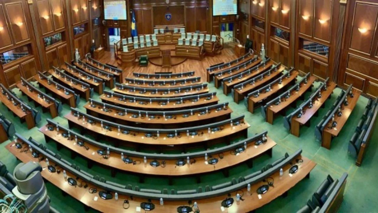 Ditë kritike për Kosovën/ Presidenti dhe Specialja në qendër të zhvillimeve, kërkohet zgjidhje për krizën e thellë politike