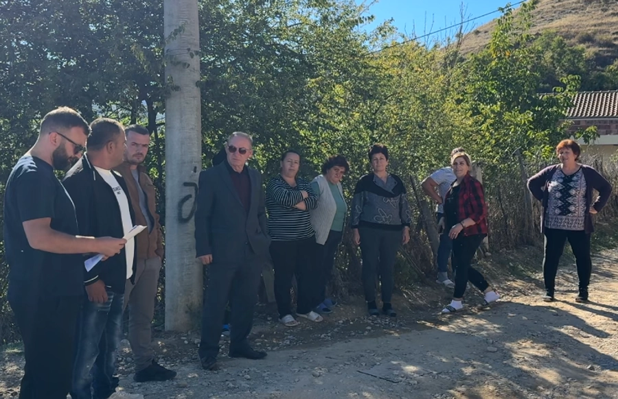 'Premtime prej vitesh, por asnjë ndërhyrje', banorët e Pogradecit protestojnë për rrugën drejt Kalasë