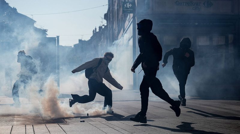 Kriza e arsimit në Francë, protestat rrezikojnë të kthehen në një konflikt më të gjerë shoqëror