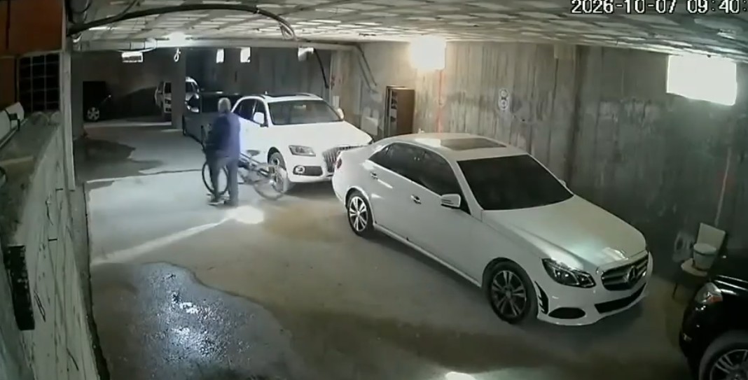 Xhaja i vjedh qytetarit biçikletën në garazhin e pallatit