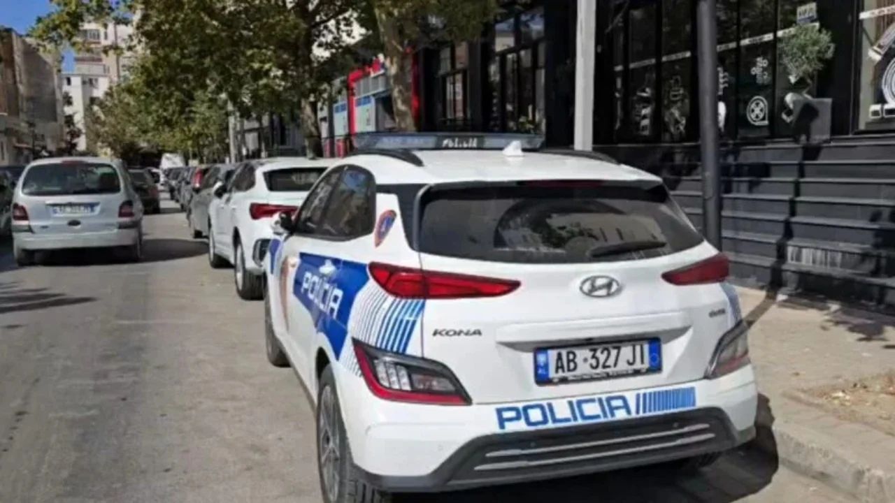 Akuzohen për marrëdhënie intime me dhunë me të mitura, Policia në kërkim të 46-vjeçarit dhe një të riu