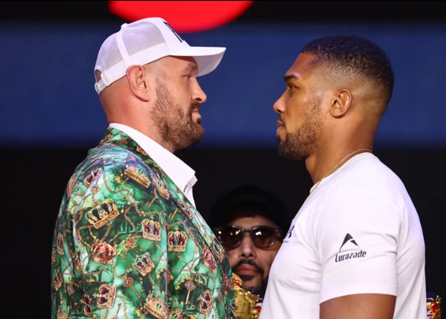 Fury–Joshua, zbulohet ora e re e superduelit: mund të nisë në 01:00 (ora britanike)