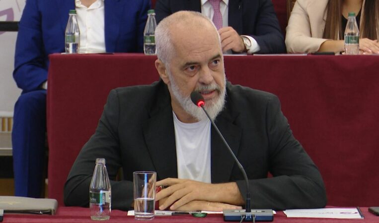 Rama ngujon të vetët dhe i urdhëron: Votoni pro territoriales
