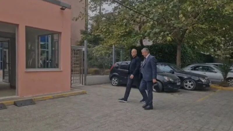 Artan Gaçi paraqitet në SPAK, avokati i ish-deputetit të PS: U pyet si person nën hetim