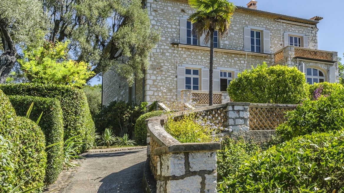 Pesë të arrestuar për vjedhjen e dy pikturave të Renoir në Francë, veprat ende nuk janë gjetur