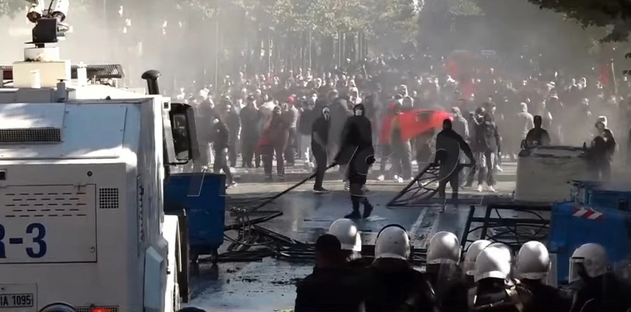 Revolta Studentore hyn në ditën e gjashtë, Tirana pritet të pushtohet nga marshimi i nxënësve, studentëve dhe qytetarëve