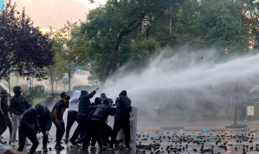 Televizioni publik belg: Policia shqiptare po përdor plumba gome që shkaktojnë plagë shumë serioze