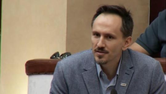 Rama shkul me fadromë gurët nga trotuaret, Redi Muçi: Plumbat ngelën…