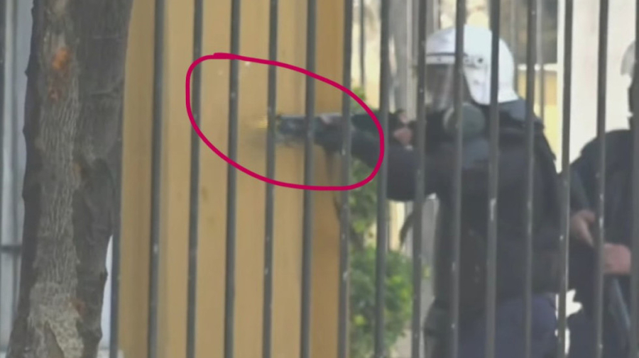 REUTERS: Policia qëlloi me shotgun drejt protestuesve, dy gazetarët tanë u plagosën me plumba gome