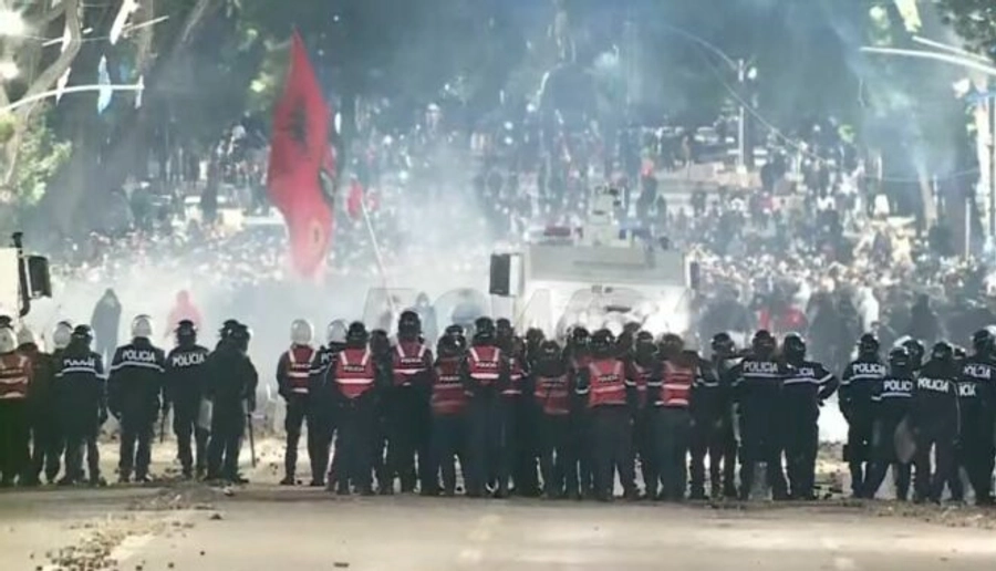 KE dënon dhunën në Shqipëri: Reagimi duhet të jetë proporcional dhe në përputhje me ligjin