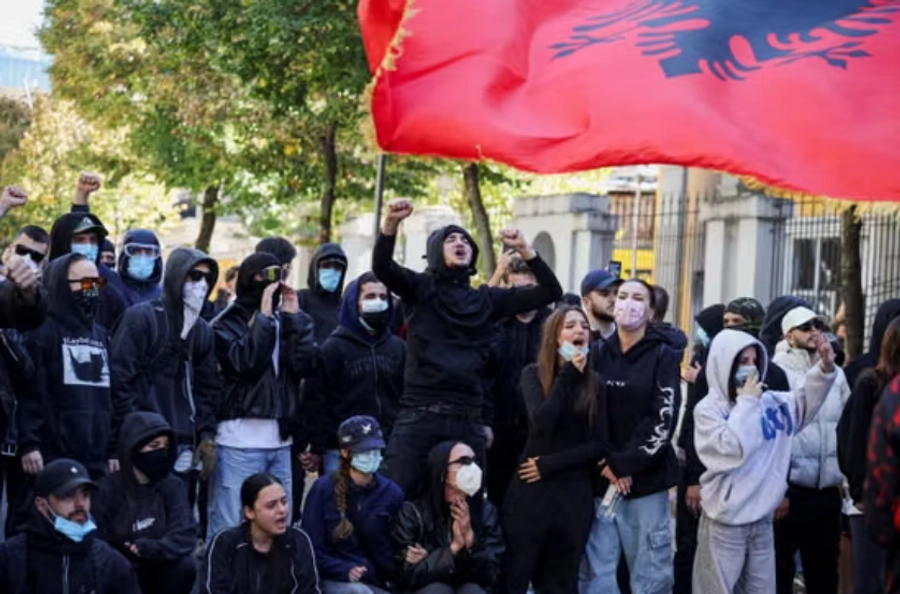 Le Monde: Në Shqipëri, rritet solidariteti si përgjigje ndaj dhunës policore