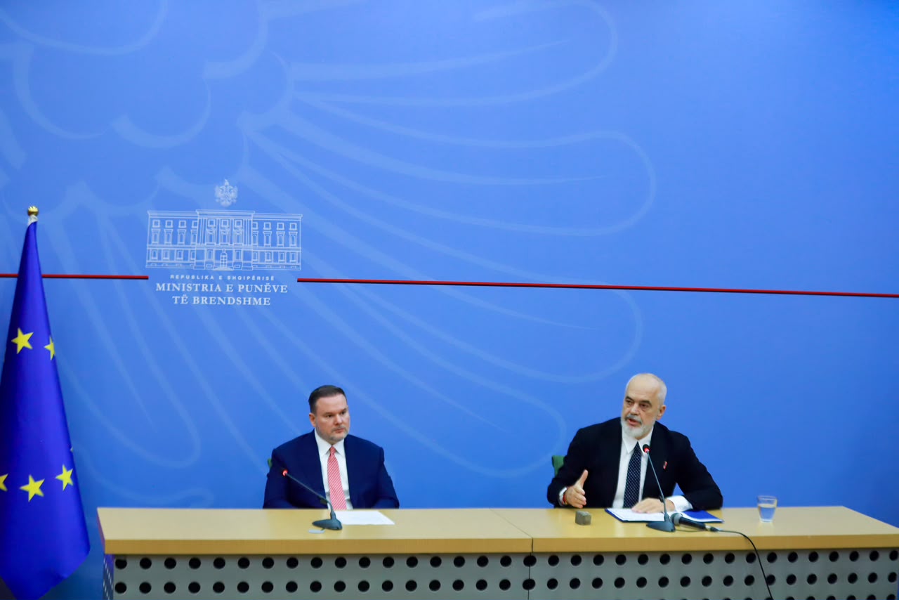 Rama kërcënon prindërit e protestuesve, studentët dhe mësuesit
