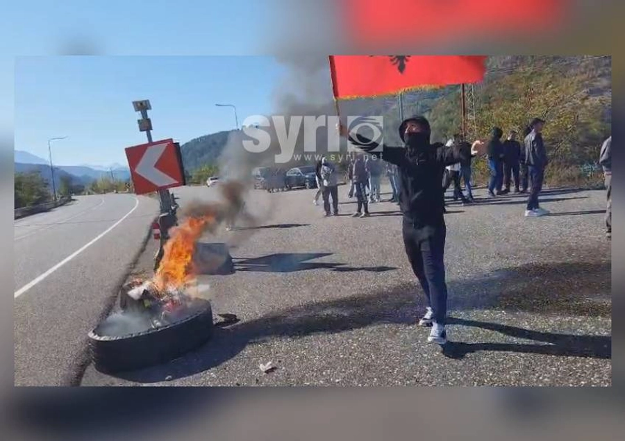 Revolta përhapet në Mirditë, nxënësit bojkotojnë mësimin, të rinjtë bllokojnë Rrugën e Kombit në Rubik