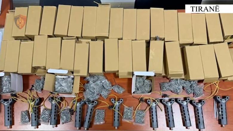 Shiste llastiqe e sfera metalike për protestuesit e dhunshëm, arrestohet 23-vjeçari në Tiranë (EMRI)