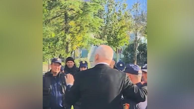 Rama mes efektivëve të policisë të angazhuar në mbrojtje të rendit: Durim me të rinjtë që protestojnë
