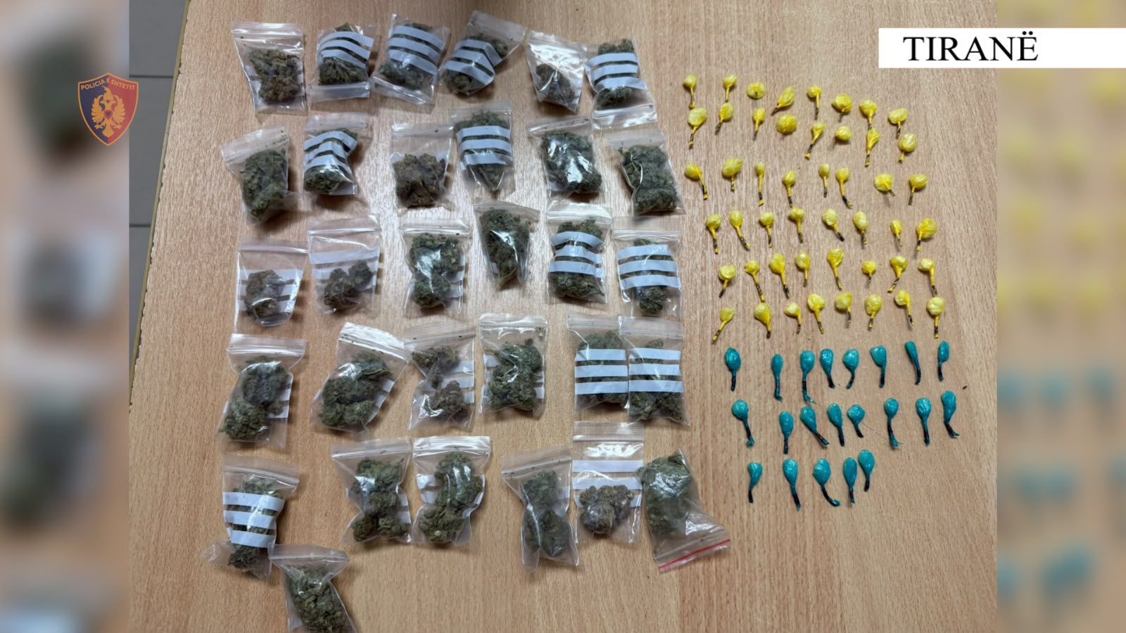 Kapet “mat” në makinë duke ndarë mallin, arrestohet 27-vjeçari që shpërndante drogë në Tiranë, si tentoi t’i ikte policisë
