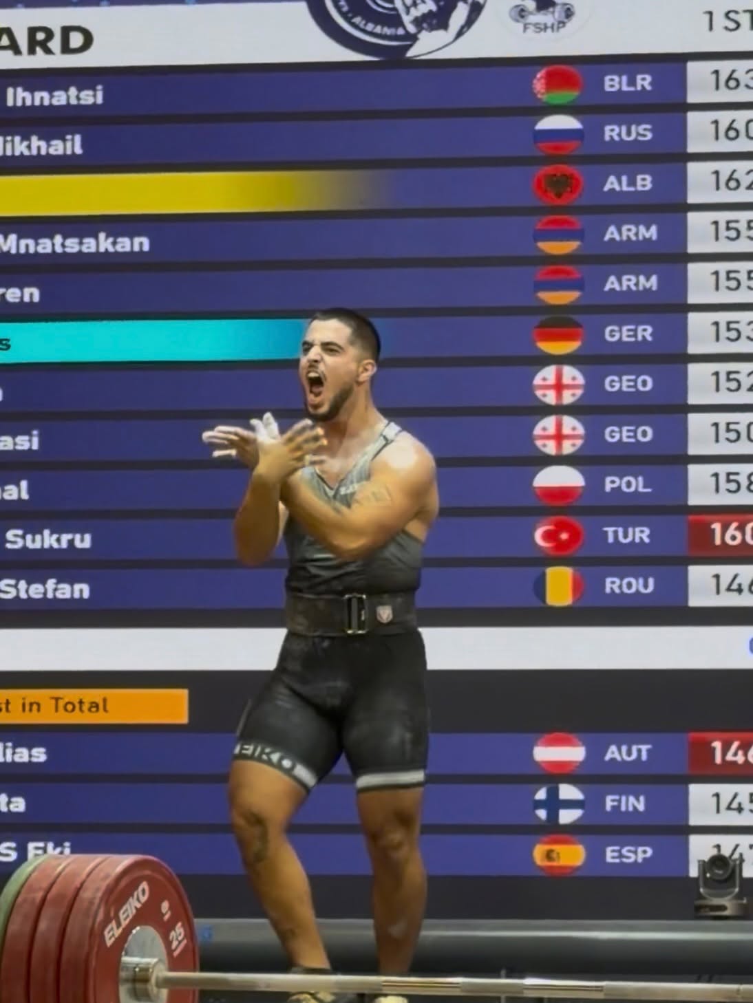 Peshëngritje, Ertjan Kofsha i dhuron Shqipërisë medaljen e parë të artë