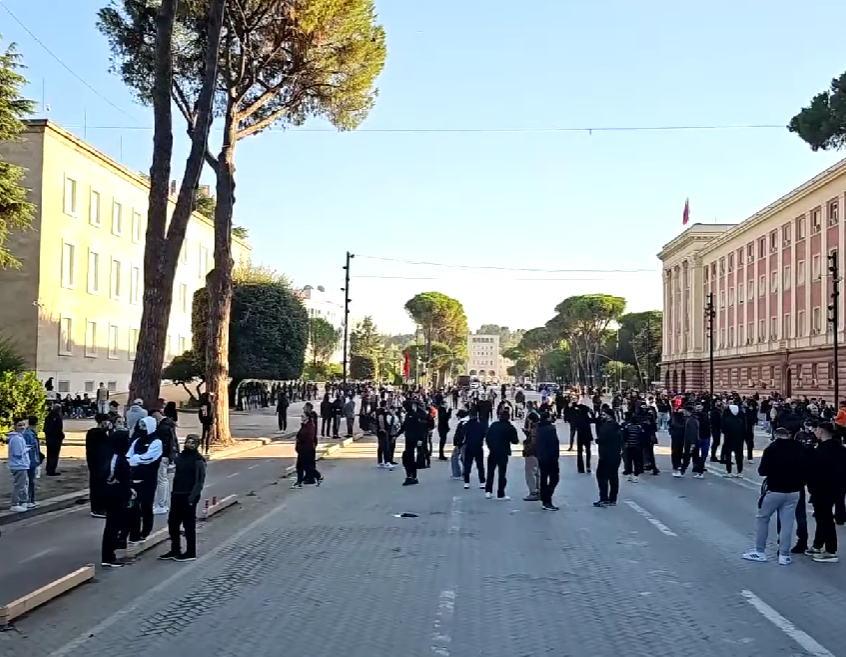Pas 7 ditësh luftë, situatë e qetë dhe e paqtë te Kryeministria