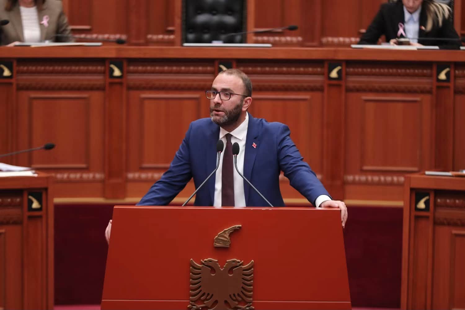 Bardhi akuza Ramës dhe Ballukut për veprimet e policisë: Paguhen nga shqiptarët, jo për të mbrojtur pushtetarët