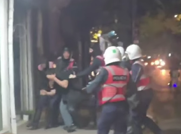 VIDEO/ Arrestime masive në Tiranë, PD: Kë po dhunoni si kafshë, more të paburrë?
