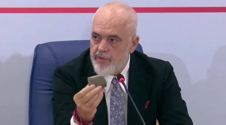 Rama shfaqet me “armën” e rëndë të protestuesve: Këtu mbaron e drejta për të protestuar