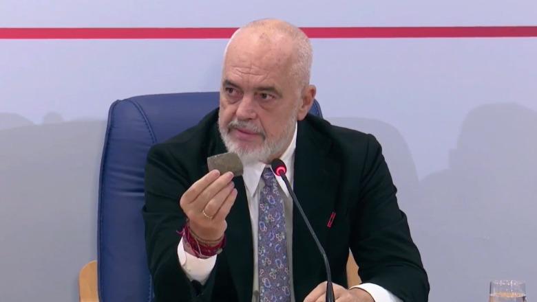 Rama viziton Ministrinë e Arsimit pas sulmeve të protestuesve të dhunshëm: Guri që kam në dorë, një armë që mund të shkaktojë tragjedi