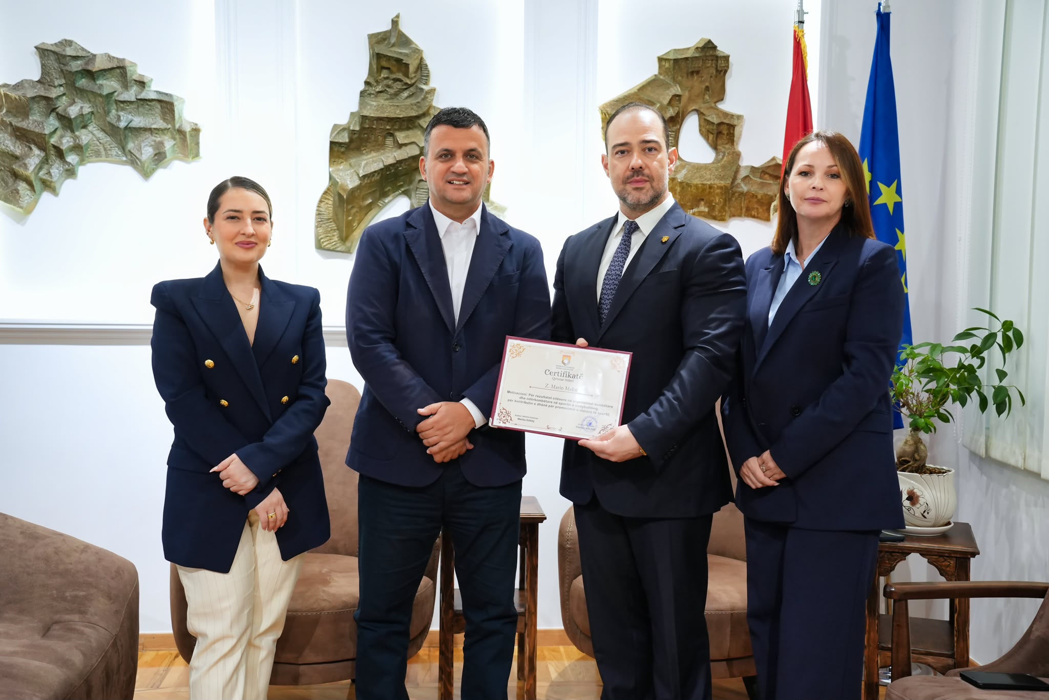 Diplomati dhe kampioni i bodybuilding-ut, Marin Meksi, merr titullin “Qytetar Nderi i Gjirokastrës”