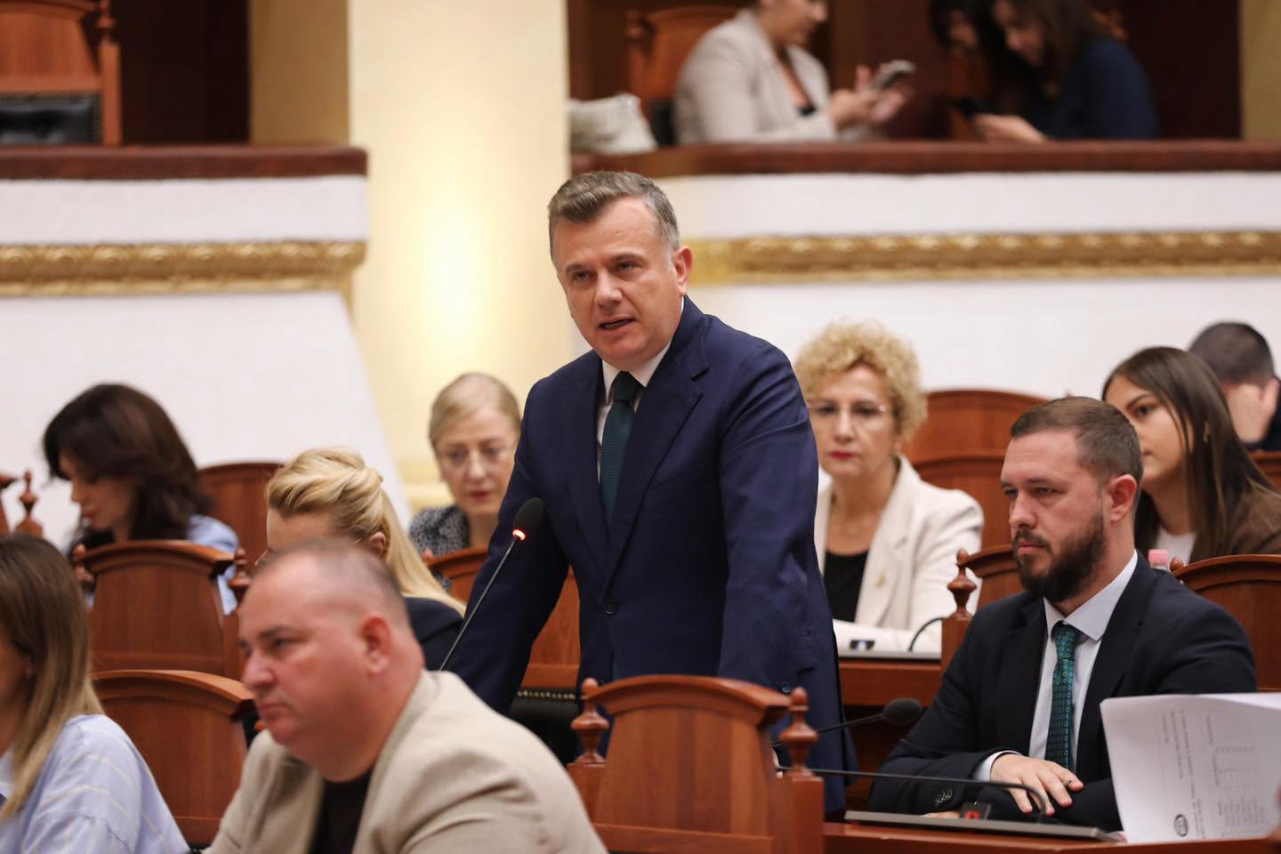 Taulant Balla: Qeveria të mbajë të hapur dialogun me studentët, kërkesat e tyre duhet të dëgjohen