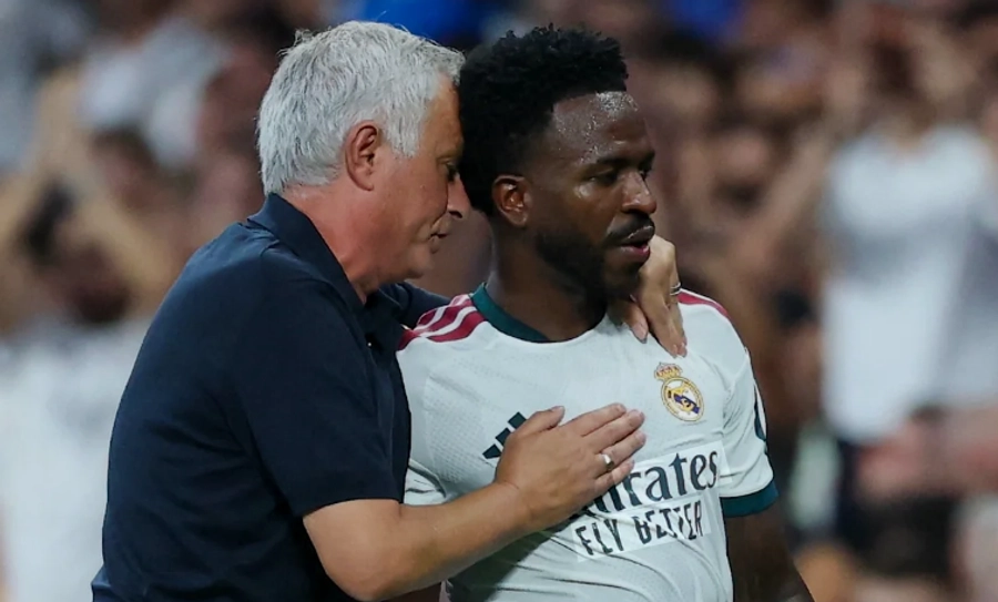Mourinho paralajmëron Vinicius-in: Te Real Madridi, e paprekshme është vetëm stema