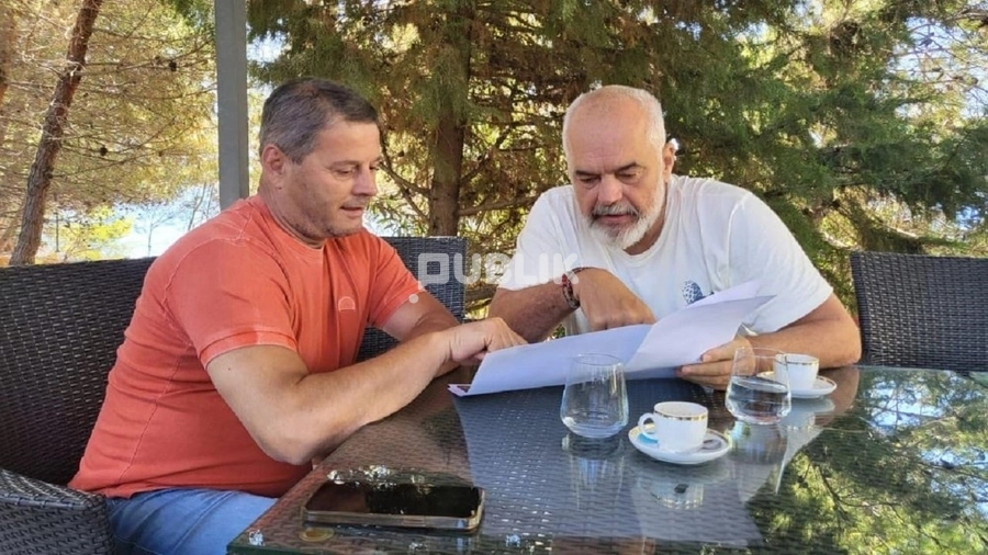 Denoncimi: Padrino ngarkon Pjerin Ndreun me të birin të krijojë partinë rezervë!