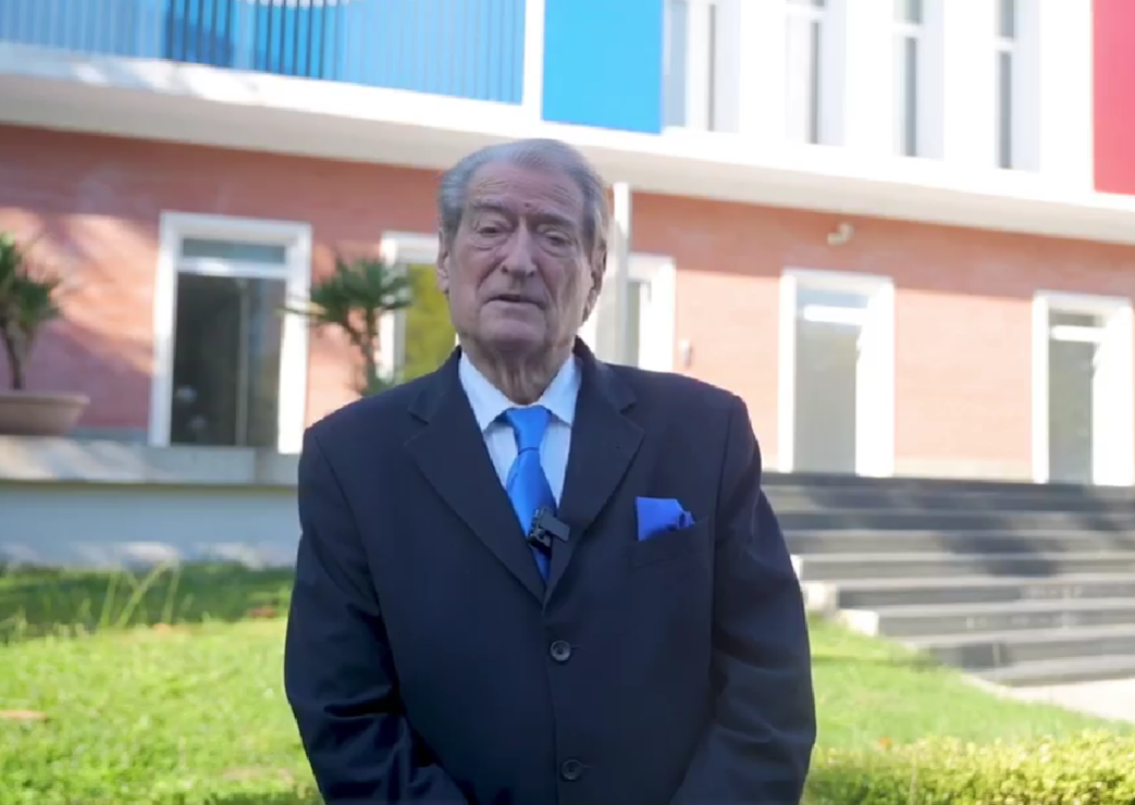 ”Tani është radha juaj”, Berisha thirrje shqiptarëve: Mos i lini studentët vetëm, Tirana një terror i kuq