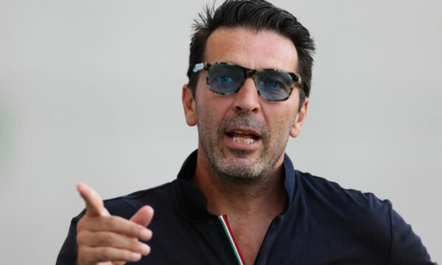 Buffon del në mbrojtje të Spallettit: Juventusi nuk mund të shkarkojë pesë trajnerë në katër vjet