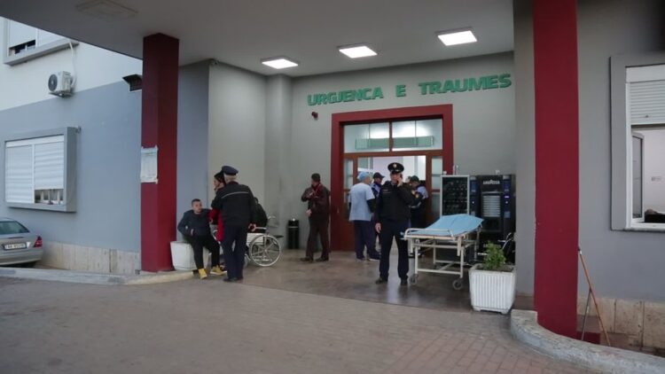 Protesta këtë mbrëmje, të plagosur te Spitali i Traumës. 4 kalimtarë dhe 1 efektiv