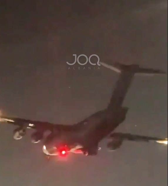 Dy avionë ushtarak mbërritën në Rinas?