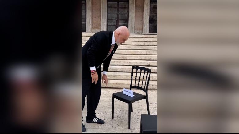 Protestat/ Rama vendos sërish "karriget e dialogut" para Kryeministrisë: Dora ime është e shtrirë për këdo që mendon ndryshe! 