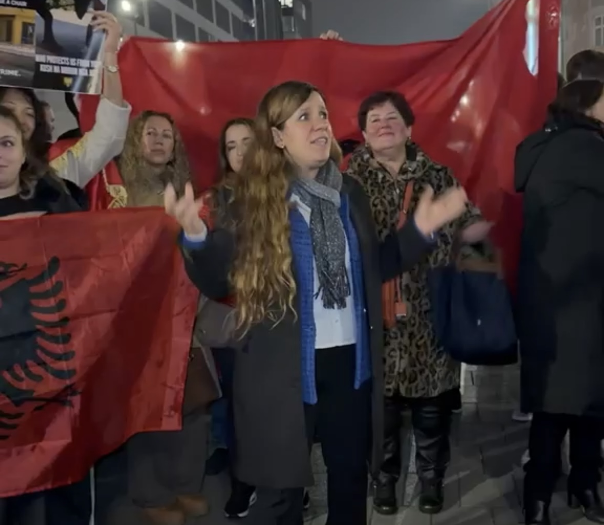 Shqiptarët protestojnë para Parlamentit Evropian në Bruksel: Pa rini nuk ka Shqipëri