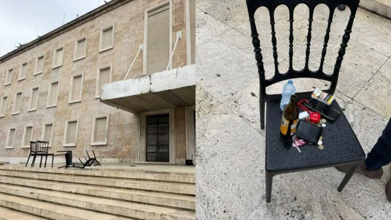 Protestuesit shkatërrojnë sërish “sheshin e dialogut”, hedhin karriget e vëna nga Rama