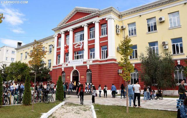 Rreth 1300 studentë të huaj në universitetet shqiptare, kryesojnë italianët dhe indianët