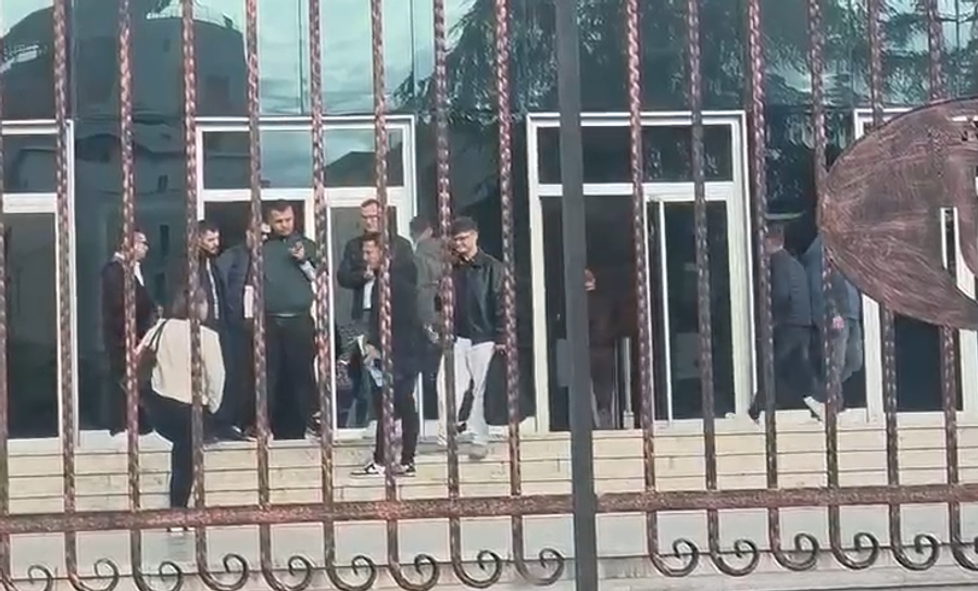 Edhe studentët e Elbasanit bojkotojnë mësimin/ I bashkohen rinisë së Tiranës, kundër Edi Ramës