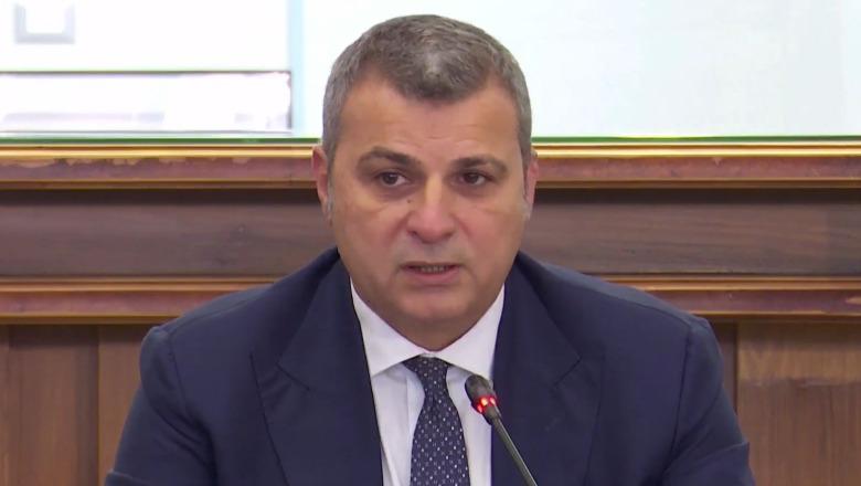 Sulmet e protestuesve ndaj bankave, Guvernatori Sejko: Goditet biznesi e shoqëria, pasojat janë zinxhir