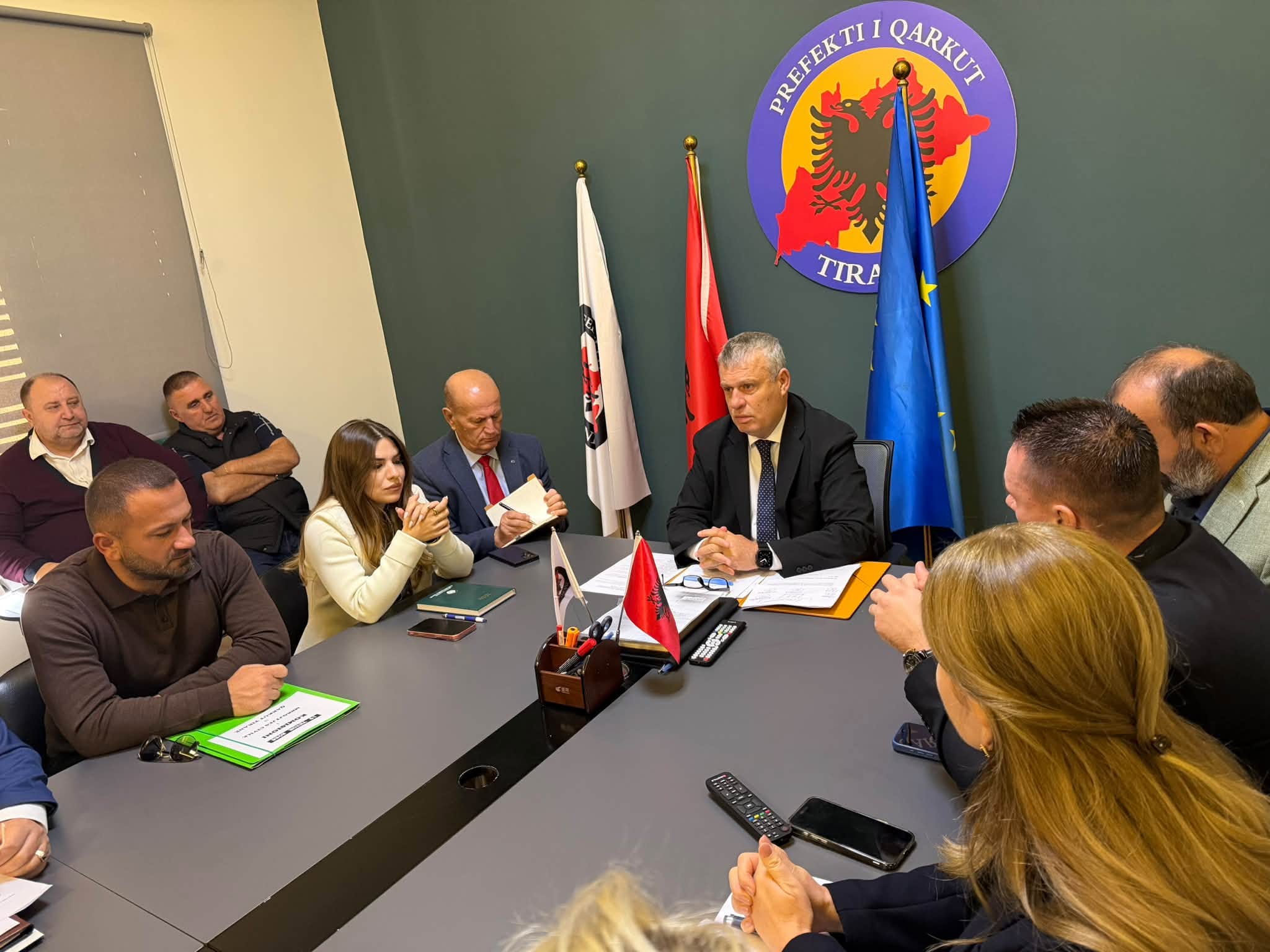 Tirana përgatitet për sezonin e reshjeve, Shkëlqim Hajdari mbledh  Komisionin e Mbrojtjes Civile të Qarkut Tiranë