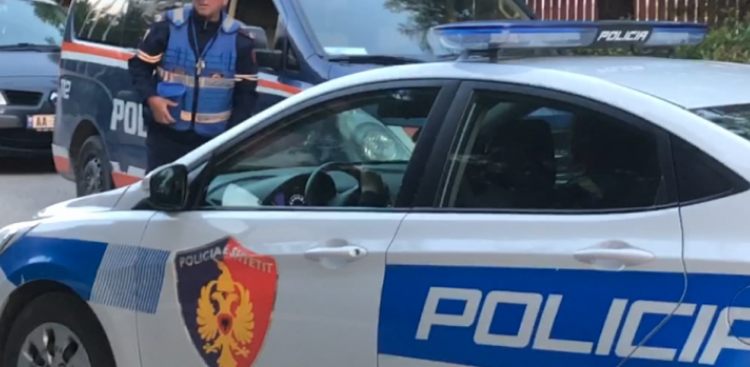 “Na ke borxh”, kërcënuan 28-vjeçarin dhe i morën dy makina, arrestohet 34-vjeçari, në kërkim shoku i tij