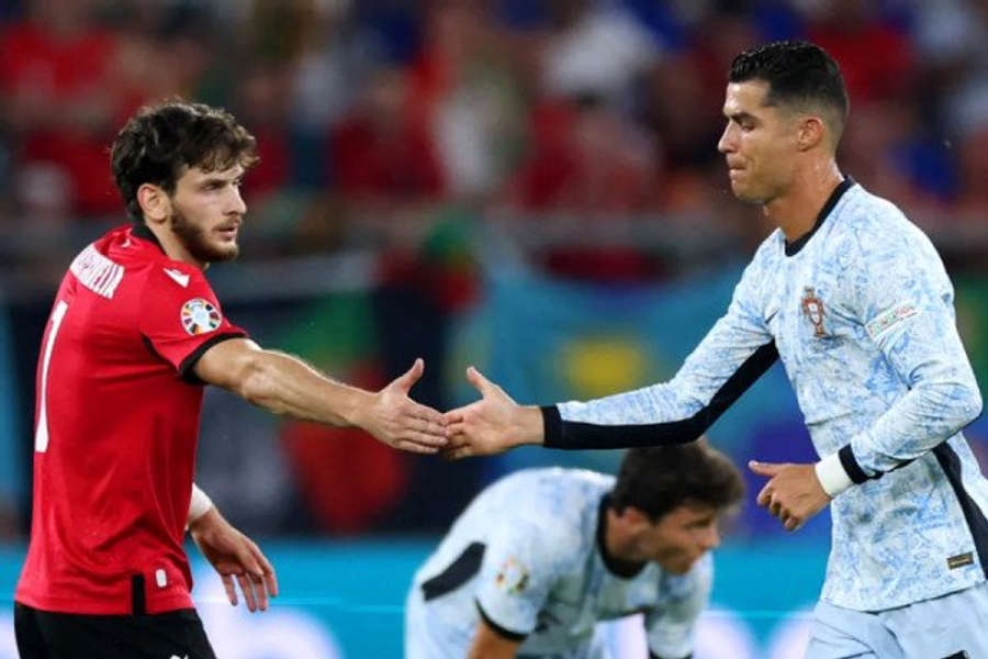 Ronaldo i dërgon mesazh motivues Kvaratskhelias pas dëmtimit